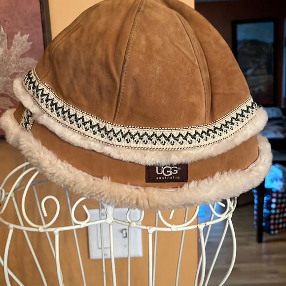 UGG Accessories - Ugg where design suede hat size small